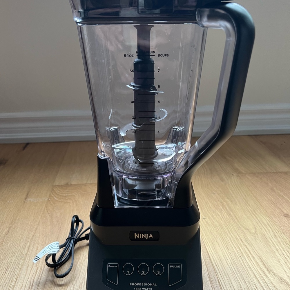 NEW Ninja Professional 1000-Watt Blender